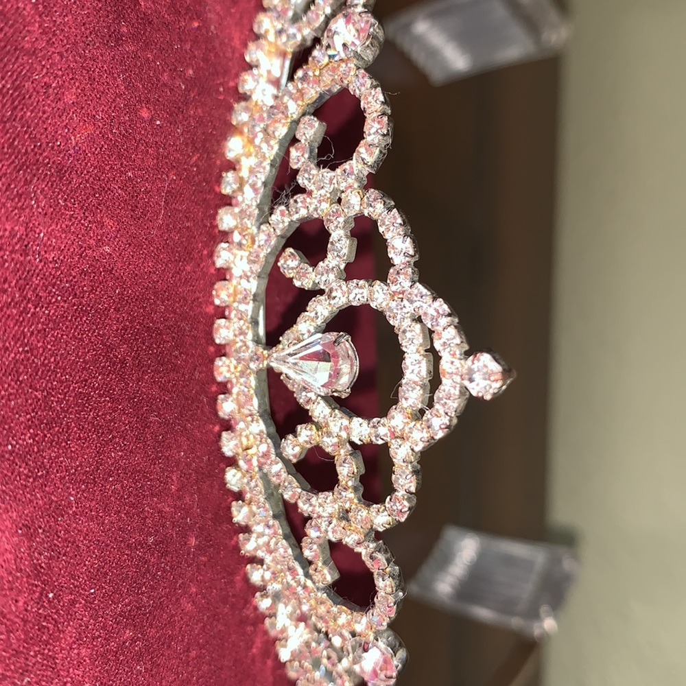 Rhinestone Tiara 👑 - Picture 4 of 9